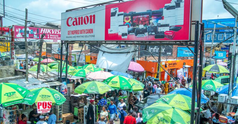 Omnichannel Marketing - A large crowd of people at an outdoor market